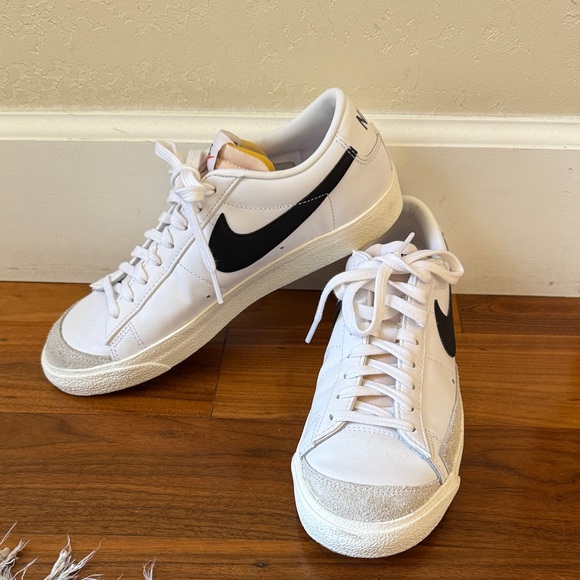 Nike Men's Blazer Low 77 White Sneakers with Black Swoosh - Picture 1 of 4